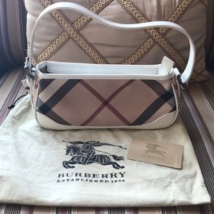 Like new Burberry small shoulder bag👜